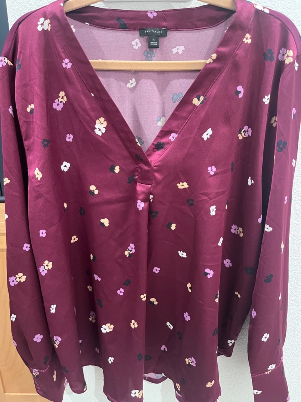 Ann Taylor Merlot Floral V-Neck Blouse XL